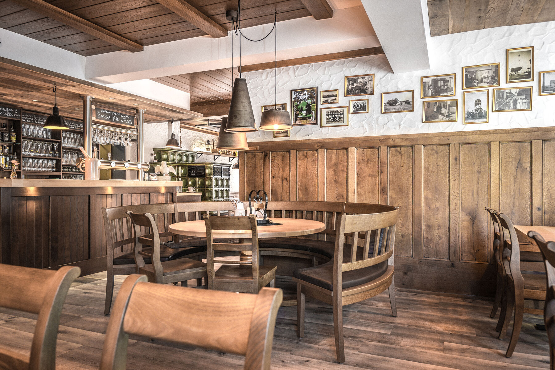 Finninger Dorfwirtshaus Gasthaus Innenraumdesign